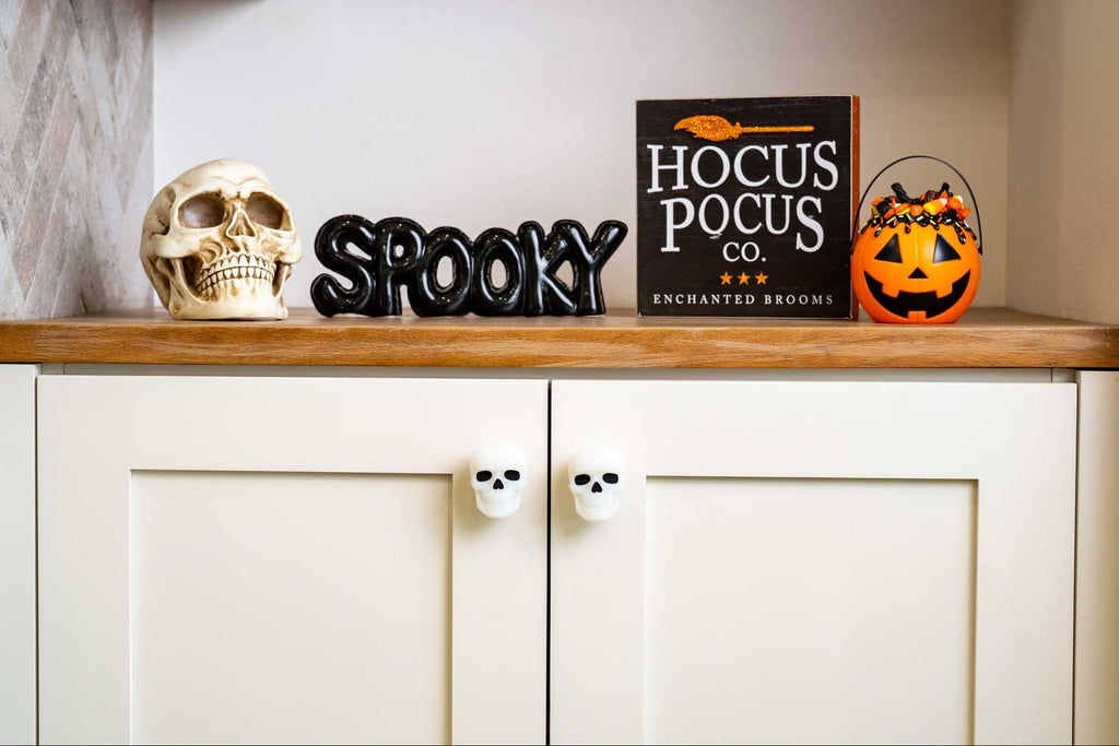 Glow-in-the-Dark Skull Knobēz 12 pack
