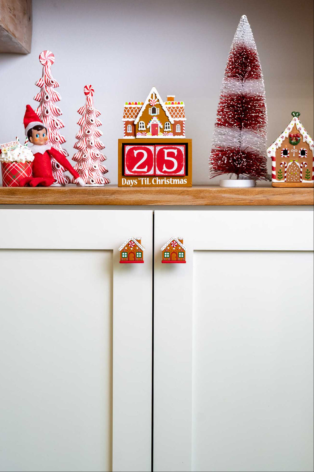 Gingerbread House Knobēz 12 pack