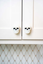 Glow-in-the-Dark Skull Knobēz 12 pack