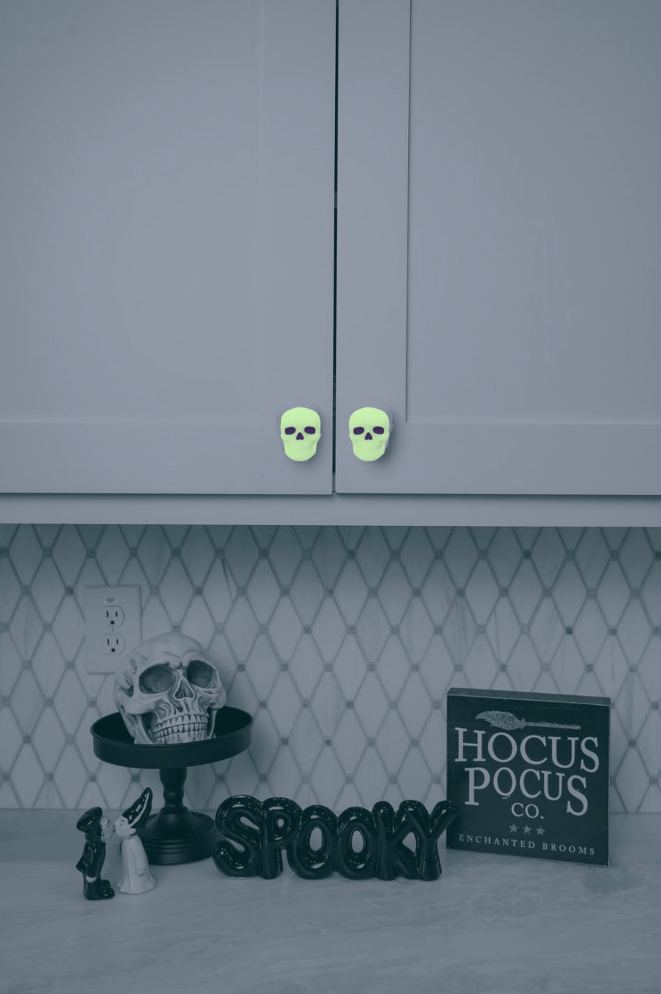 Glow-in-the-Dark Skull Knobēz 12 pack