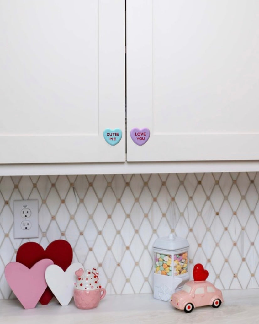 Conversation Heart Knobēz