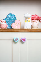 Conversation Heart Knobēz