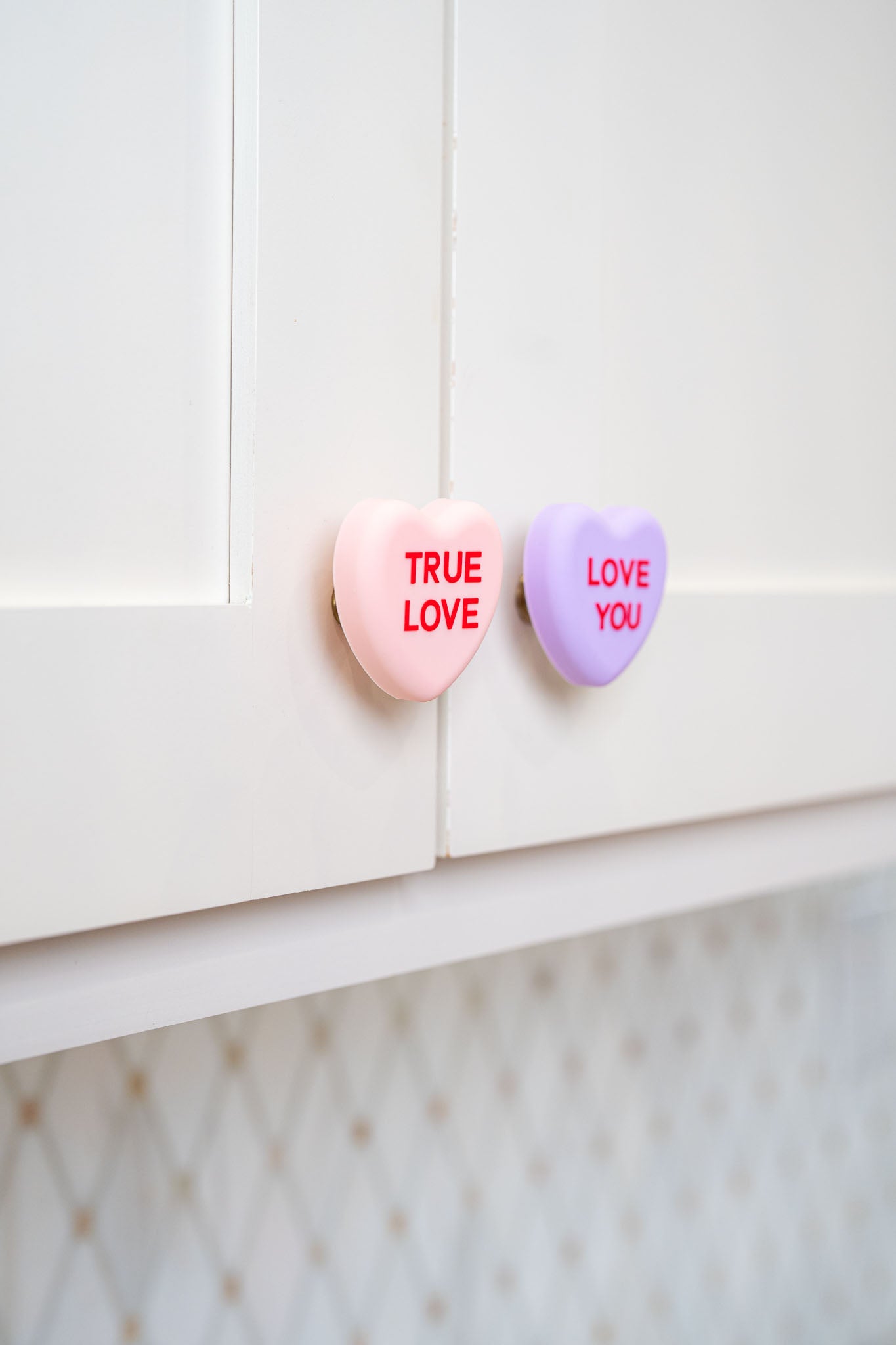 Conversation Heart Knobēz