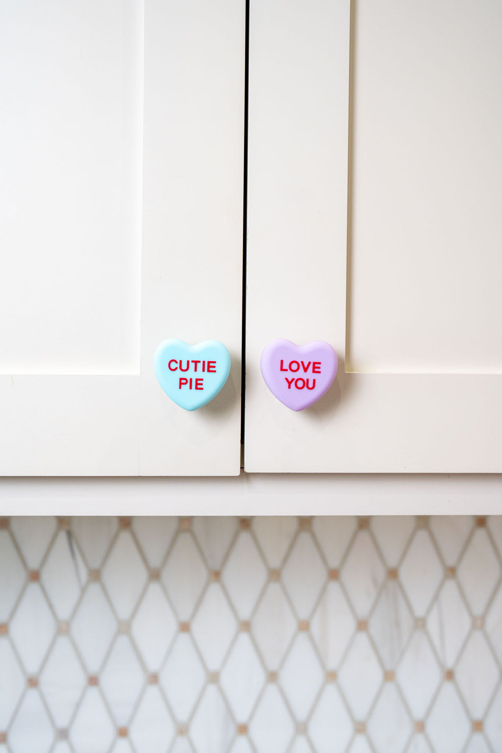 Conversation Heart Knobēz