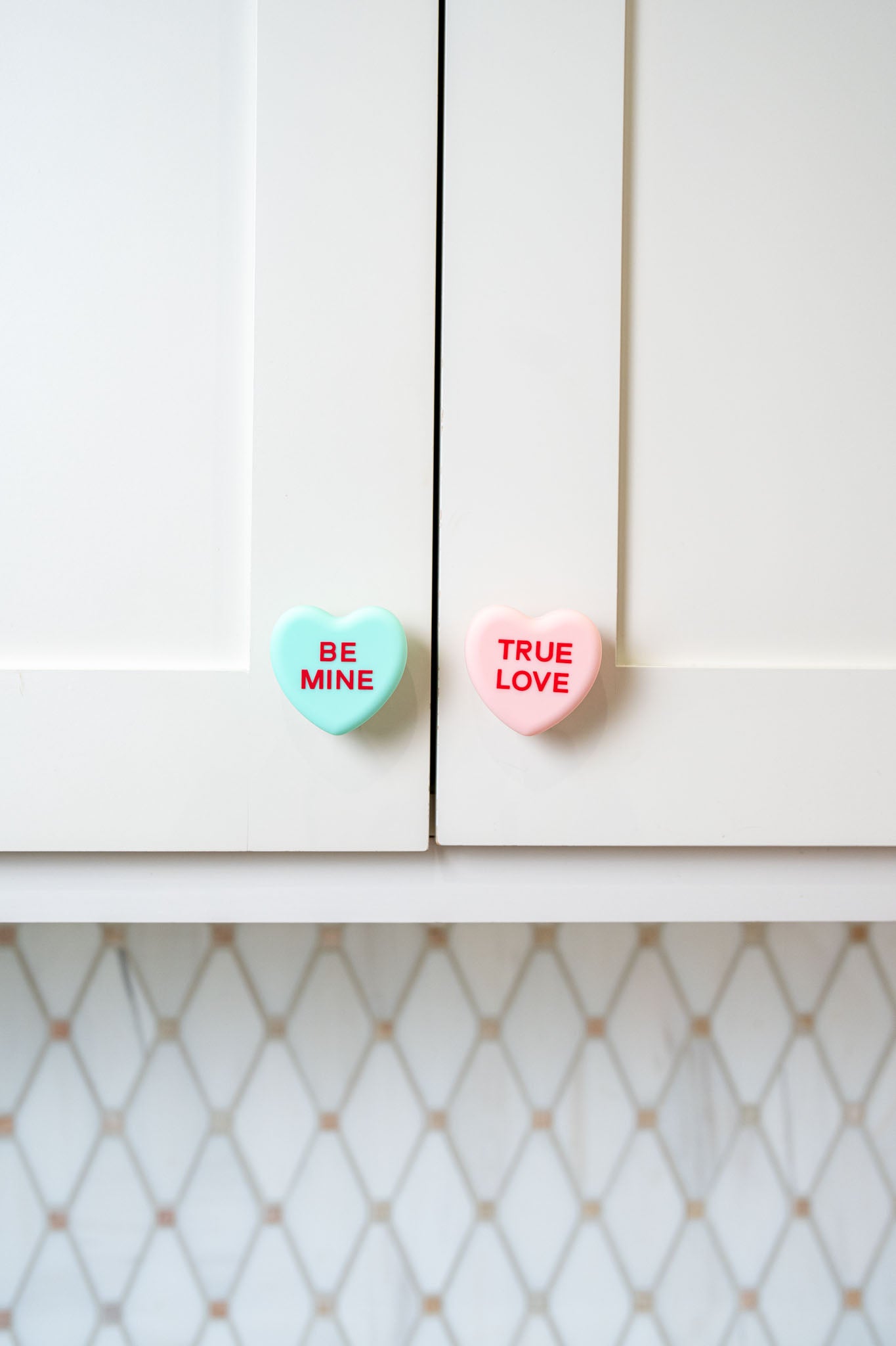 Conversation Heart Knobēz