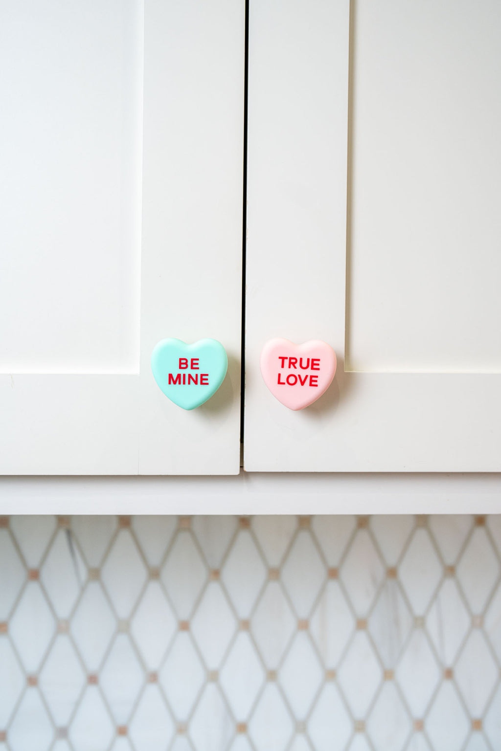 Conversation Heart Knobēz