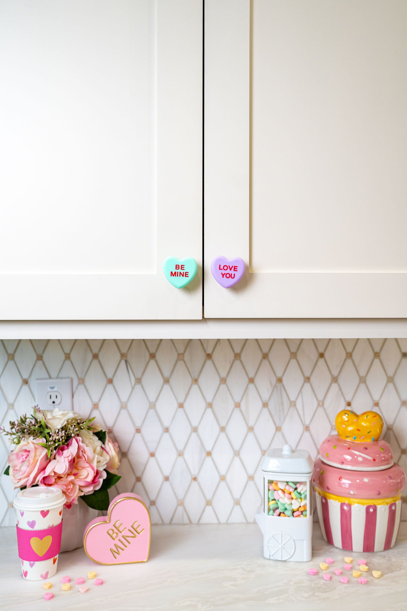 Conversation Heart Knobēz