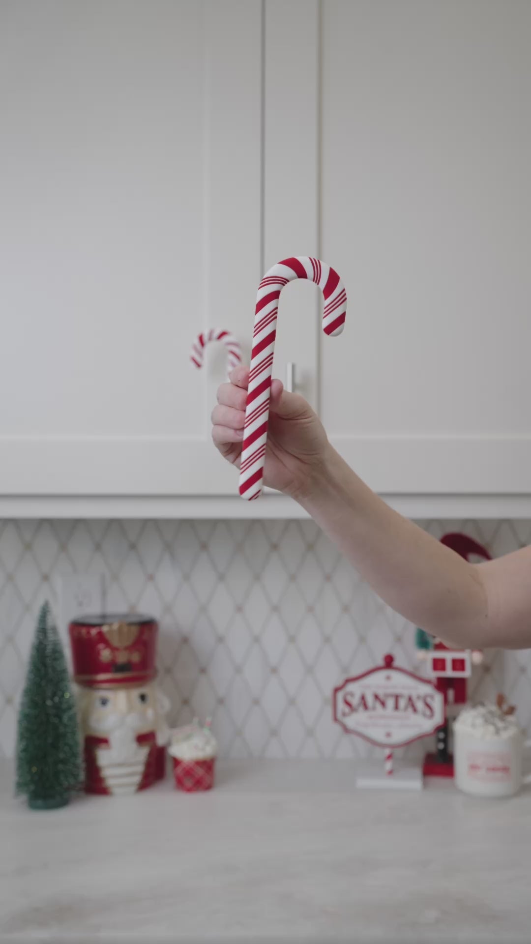 Small Candy Cane Handlez