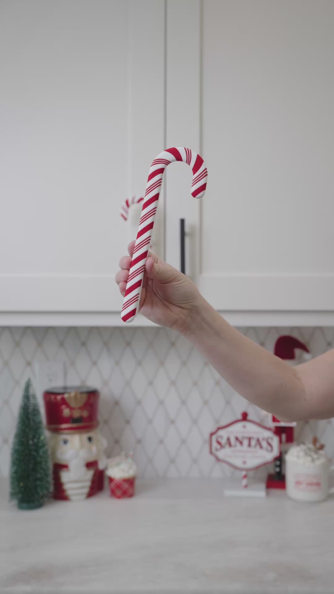 Medium Candy Cane Handlez